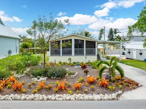 340 Pear Tree Ave, Goodland, FL 34140