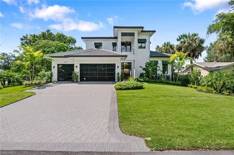 1227 11th St N, Naples, FL 34102
