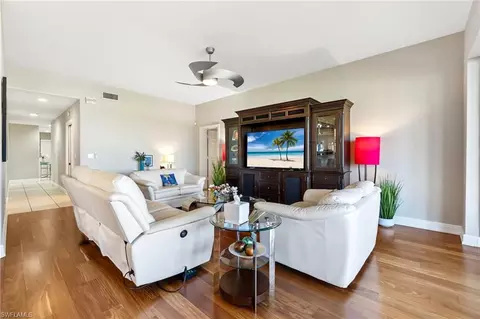 665 Vintage Reserve Cir #9-B, Naples, FL 34119