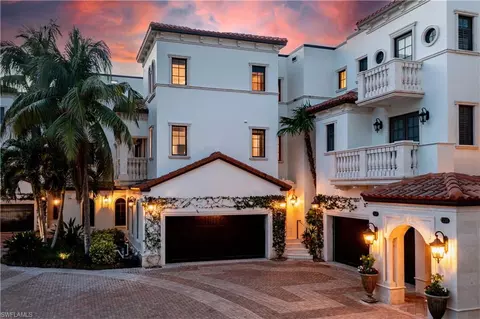 231 Harbour Dr #5, Naples, FL 34103