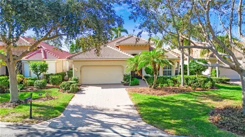 6813 Bent Grass Dr, Naples, FL 34113