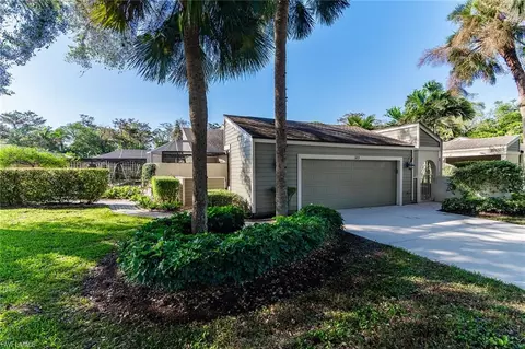 389 Edgemere Way N, Naples, FL 34105