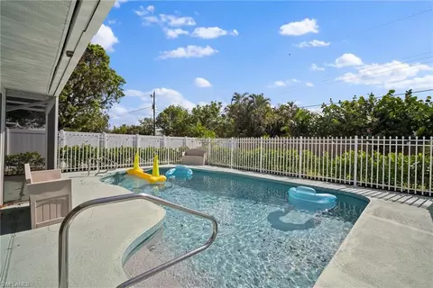 48 1st St, Bonita Springs, FL 34134