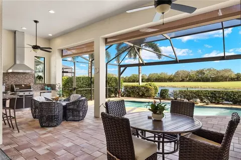 12384 Wisteria Dr, Naples, FL 34120