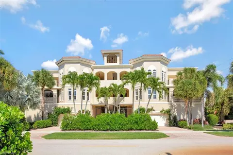 1013 4th St S, Naples, FL 34102