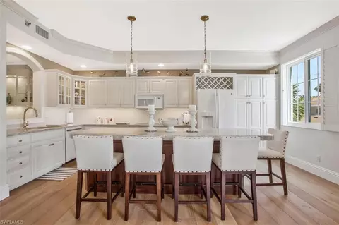 1013 4th St S, Naples, FL 34102 photo 2