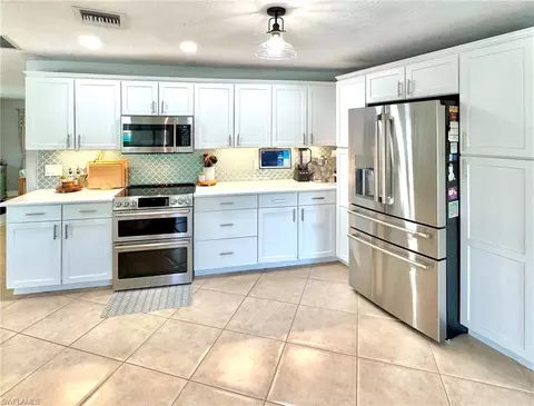 233 Pinehurst Cir, Naples, FL 34113 photo 4
