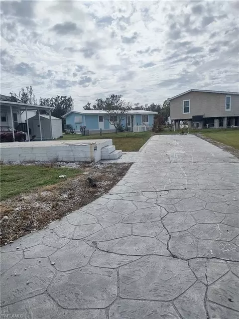 332 Rosa Lee Ave, Fort Myers, FL 33908