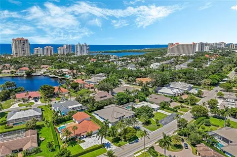 View/Area - 4651 Crayton Rd, Naples, FL 34103 photo 3 of 6