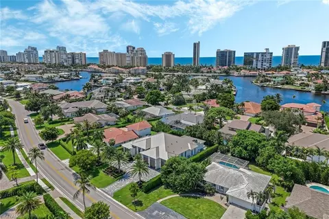 View/Area - 4651 Crayton Rd, Naples, FL 34103 photo 4 of 6