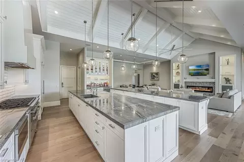 Kitchen - 4651 Crayton Rd, Naples, FL 34103 photo 5 of 10