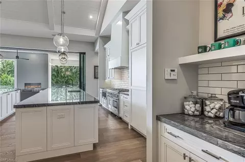 Kitchen - 4651 Crayton Rd, Naples, FL 34103 photo 9 of 10