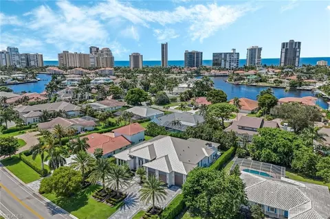 View/Area - 4651 Crayton Rd, Naples, FL 34103 photo 5 of 6