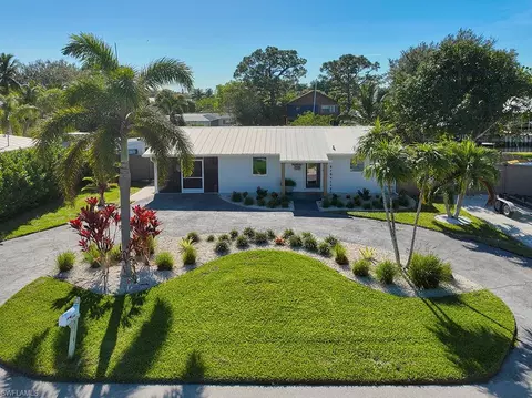 2736 Riverview Dr, Naples, FL 34112