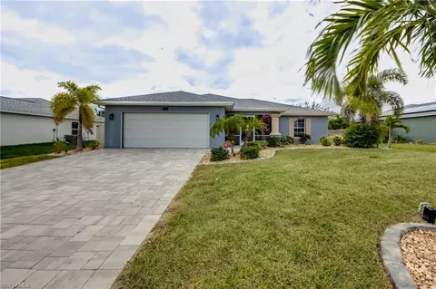 922 NE 12th Ter, Cape Coral, FL 33909