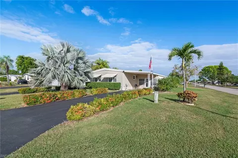 407 Cape Florida Way, Naples, FL 34104