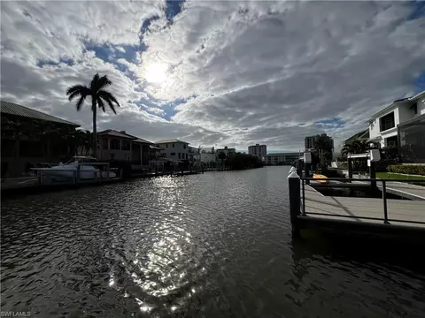 176 Heron Ave, Naples, FL 34108