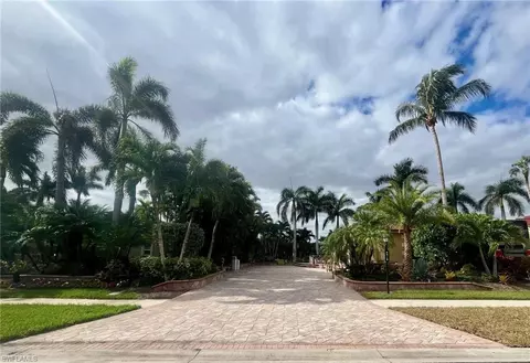 4919 Coach Ln, Naples, FL 34114