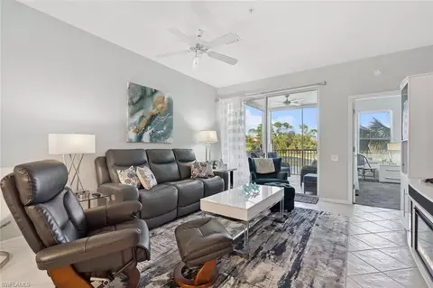 8239 Parkstone Pl #4-202, Naples, FL 34120