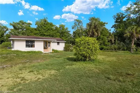 441 6th St SE, Naples, FL 34117