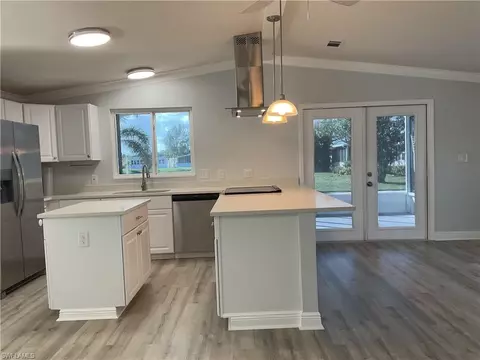 25 Oceans Blvd #25, Naples, FL 34104