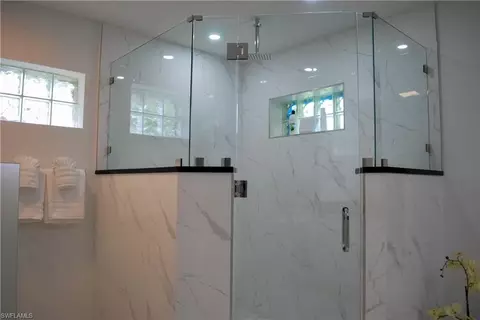 Bath - 92 Madison Dr, Naples, FL 34110 photo 2 of 5