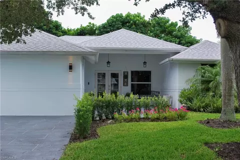 92 Madison Dr, Naples, FL 34110
