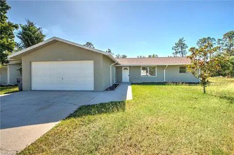 2202 Wyandotte Ave, Alva, FL 33920