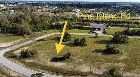 900 SW 4th Ter, Cape Coral, FL 33991