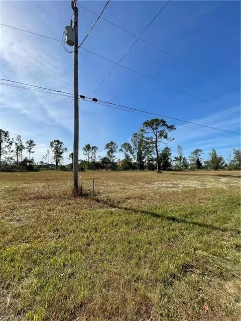 2206 NE 35th Ln, Cape Coral, FL 33914