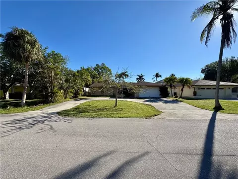 2550 10th St N, Naples, FL 34103