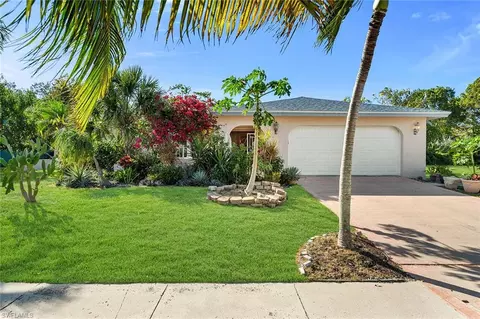 590 Fieldstone Dr, Marco Island, FL 34145