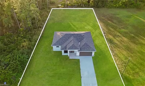 913 Palmetto Ave, Lehigh Acres, FL 33972