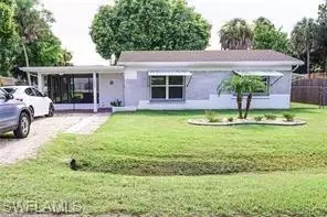 1803 Beachwood Dr, North Fort Myers, FL 33903