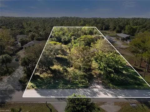 141 6th St NE, Naples, FL 34120