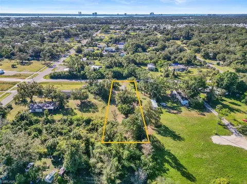 2244 Bahia Ln, North Fort Myers, FL 33917