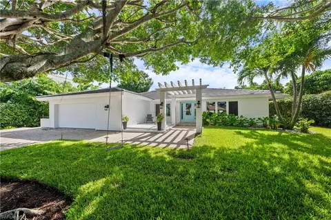 3750 Crayton Rd, Naples, FL 34103