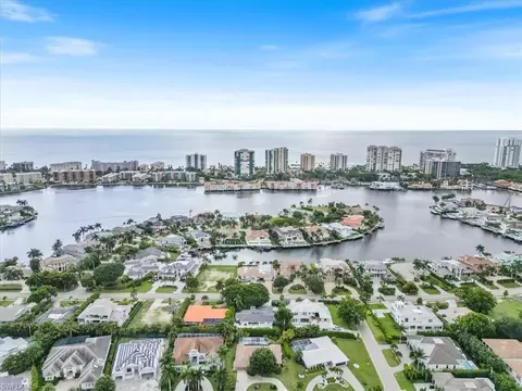 View/Area - 3750 Crayton Rd, Naples, FL 34103 photo 4 of 4