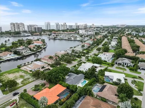 View/Area - 3750 Crayton Rd, Naples, FL 34103 photo 3 of 4