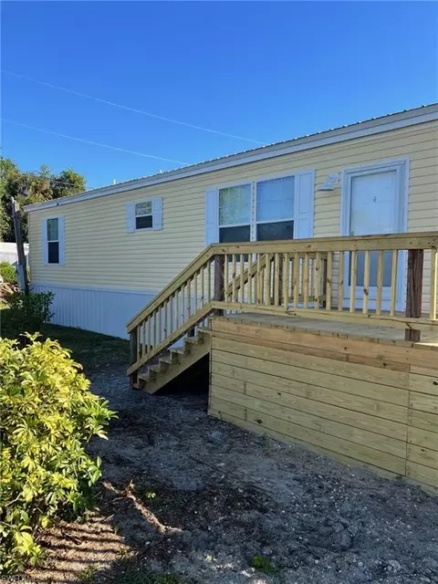 722 Higgins Rd, North Fort Myers, FL 33917