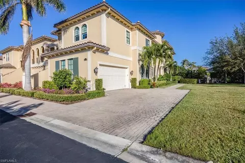 2431 Breakwater Way #102, Naples, FL 34112