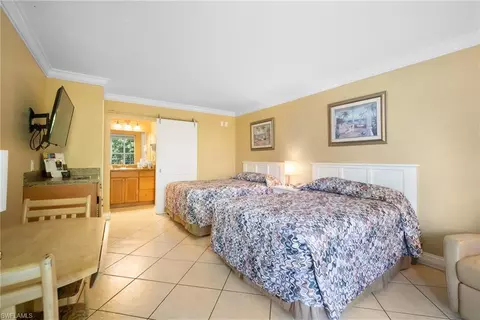 2555 9th St N #129, Naples, FL 34103