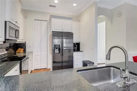 Kitchen - 555 93rd Ave N, Naples, FL 34108 photo 3 of 4