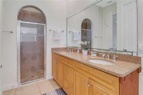 Bath - 555 93rd Ave N, Naples, FL 34108 photo 3 of 5