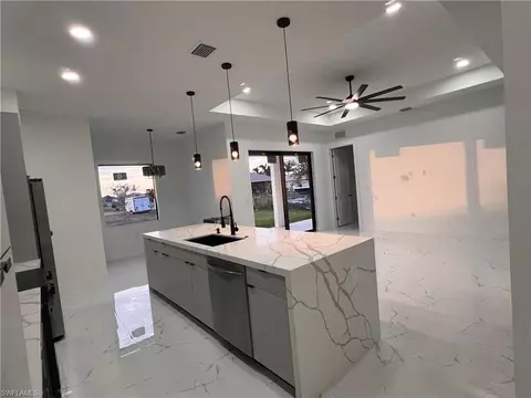2122 NE 14th Pl, Cape Coral, FL 33909