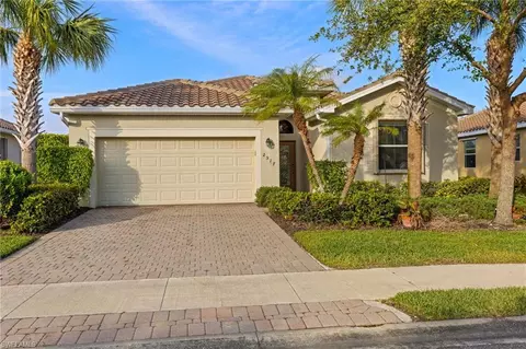 2517 Laurentina Ln, Cape Coral, FL 33909