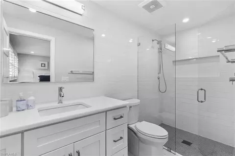 Bath - 2270 Harbor Rd, Naples, FL 34104 photo 1 of 1