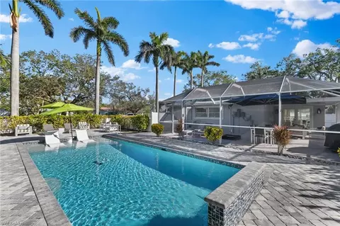 Exterior - 2270 Harbor Rd, Naples, FL 34104 photo 5 of 7