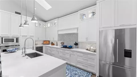 Kitchen - 2130 Curtis St, Naples, FL 34112 photo 5 of 8