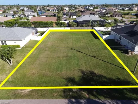 925 SW 6th Ct, Cape Coral, FL 33991